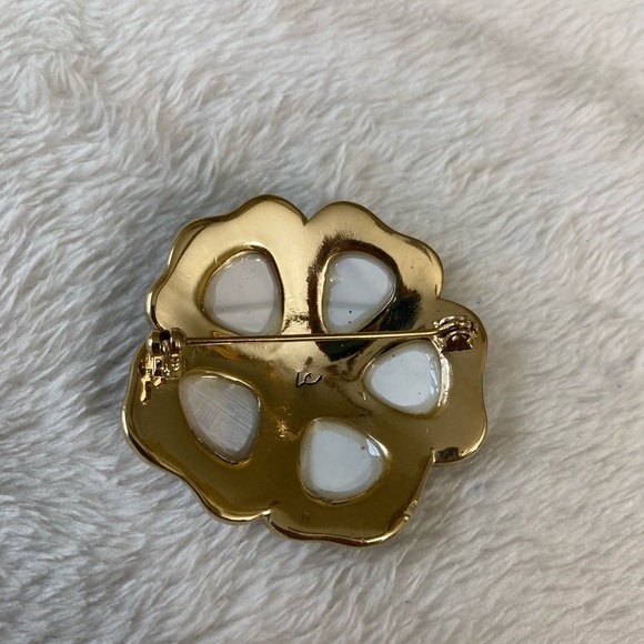 Liz Claiborne‎ LC Red Flower Pin Brooch Vintage - Picture 3 of 6